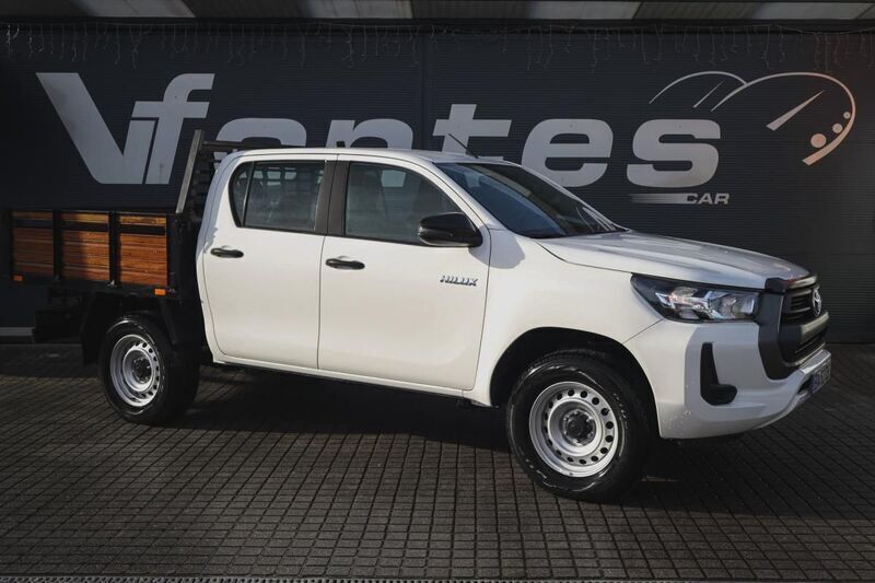 Branco Usado 2023 Toyota HiLux Pickup | € 39.980 (Preço justo) - Imagem 1/4