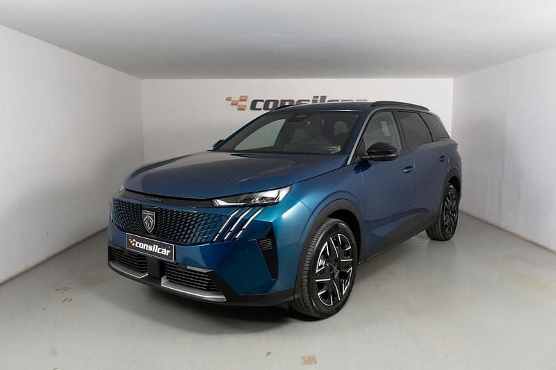 Usado Peugeot 5008 Allure 145 HP (106 kW) 2025 Azul SUV