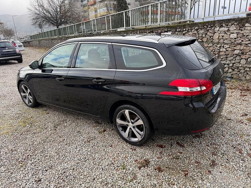 Usado Peugeot 308 Allure 120 HP (88 kW) 2017 Preto Carrinha