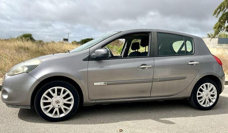 Usado 2009 Renault Clio II Sedan | € 3.500 (Preço justo) - Imagem 1/4