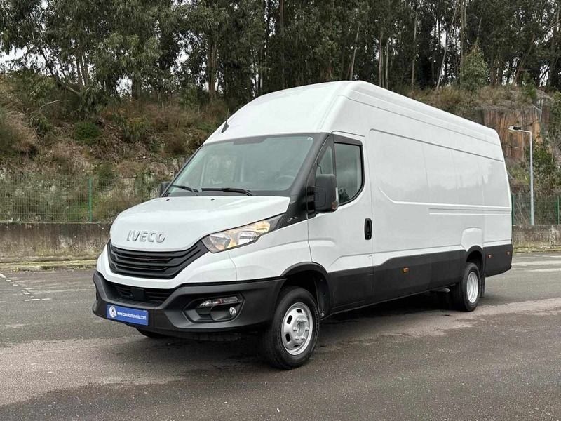 Branco Usado 2023 Iveco Daily | € 39.900 (Caro) - Imagem 1/4