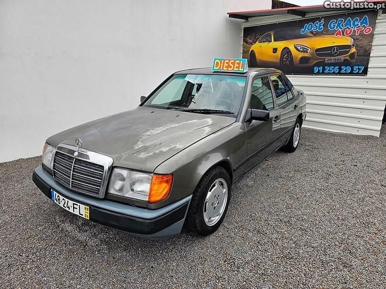 Usado Mercedes 200 74 HP (54 kW) 1989 Castanho Sedan