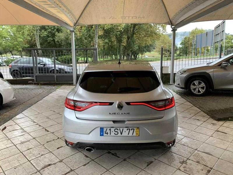 Usado Renault Mégane IV Bose Edition 130 HP (95 kW) 2017 Cinza prata Citadino