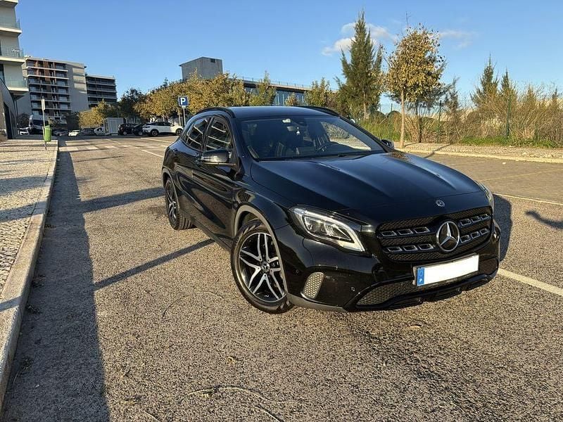 Usado Mercedes GLA180 Urban 109 HP (80 kW) 2017 SUV