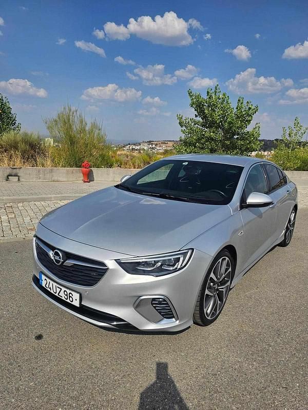 Cinzento Usado 2018 Opel Insignia Carrinha | € 32.900 - Imagem 1/4