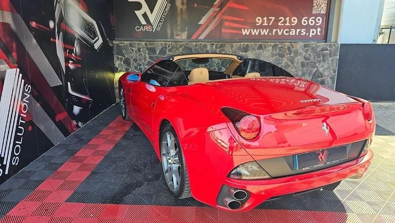 Usado Ferrari California 460 HP (338 kW) 2009 Vermelho Cabrios