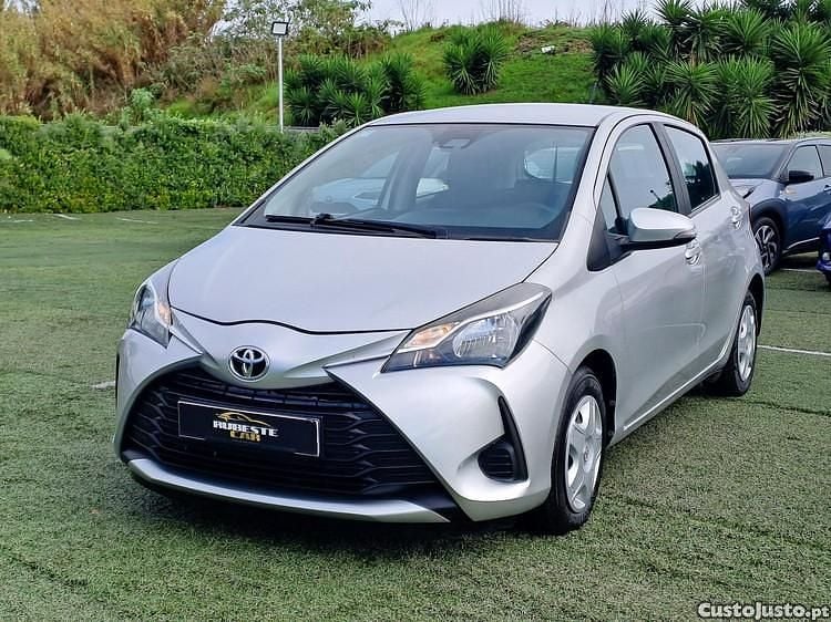 Usado Toyota Yaris 70 HP (51 kW) 2020 Cinza Citadino