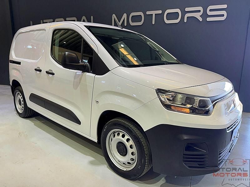 Branco Usado 2023 Fiat Doblò Monovolume | € 16.900 (Bom preço) - Imagem 1/3