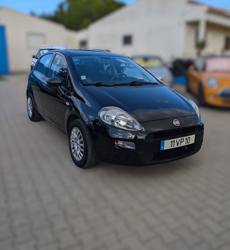 Preto Usado 2018 Fiat Punto Lounge Citadino | € 10.490 (Preço justo) - Imagem 1/4