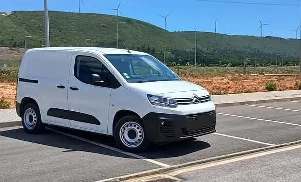Branco Usado 2019 Citroën Berlingo Live Monovolume | € 11.000 (Bom preço) - Imagem 1/2