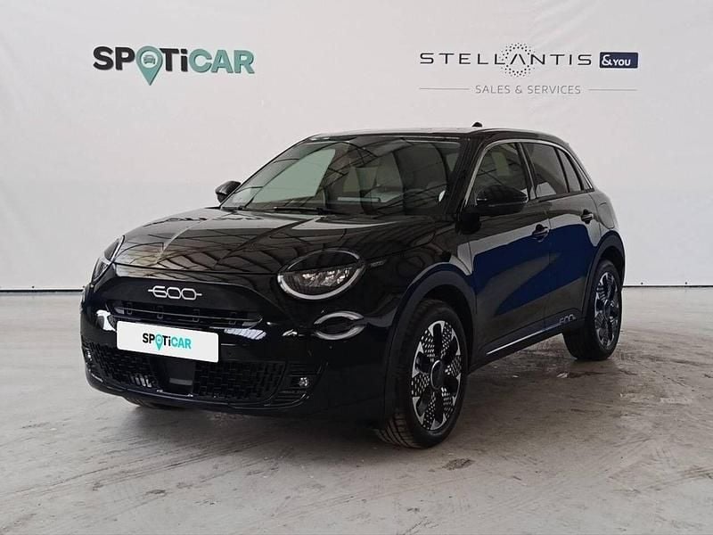 Usado Fiat 600 La Prima 136 HP (100 kW) 2024 Preto SUV