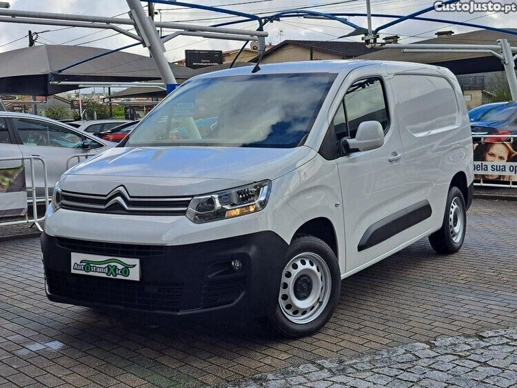 Branco Usado 2021 Citroën Berlingo Feel Monovolume | € 15.990 (Preço elevado) - Imagem 1/1