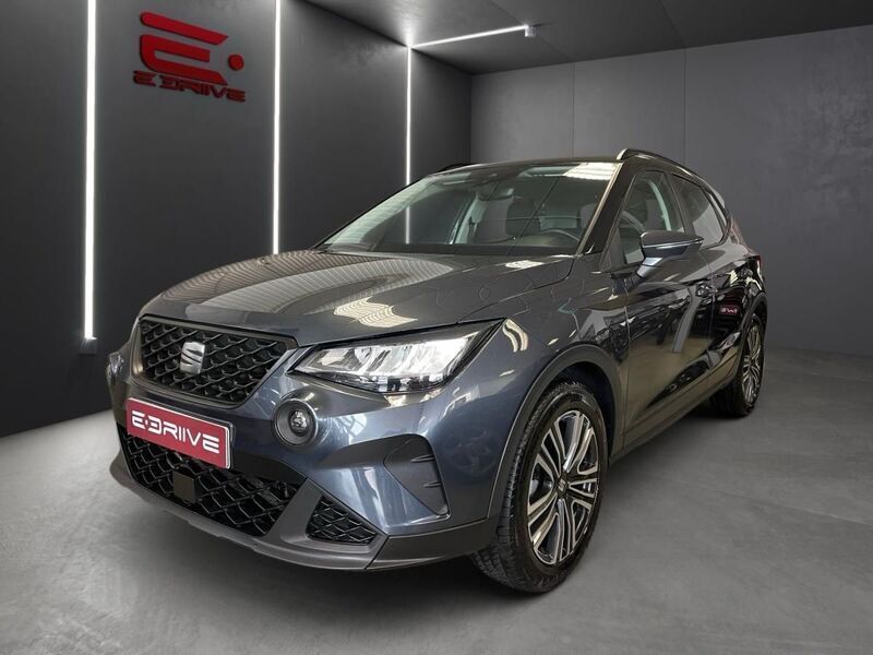 Cinza Usado 2023 Seat Arona Xperience SUV | € 17.480 (Preço justo) - Imagem 1/4
