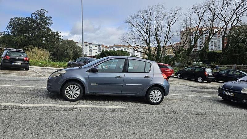 Usado Renault Clio II 90 HP (66 kW) 2011 Sedan