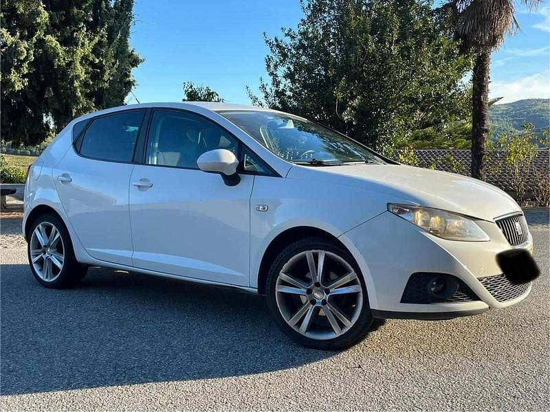 Branco Usado 2010 Seat Ibiza Citadino | € 6.999 (Preço justo) - Imagem 1/4
