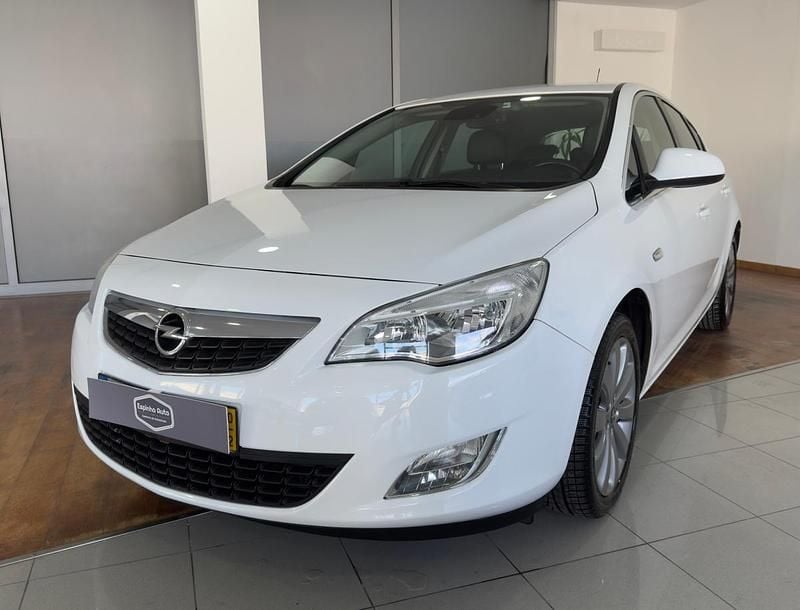Branco Usado 2010 Opel Astra | € 6.990 (Preço justo) - Imagem 1/4