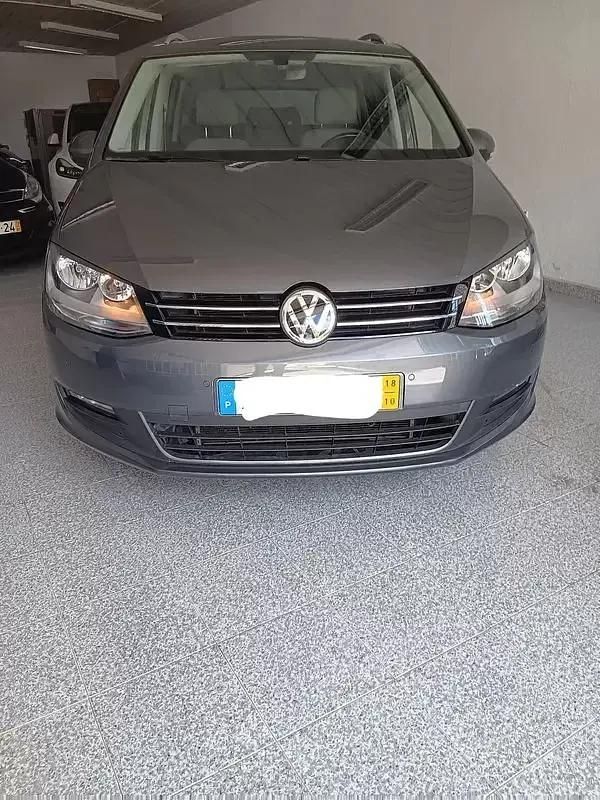 Usado VW Sharan 150 HP (110 kW) 2018 Cinzento Monovolume