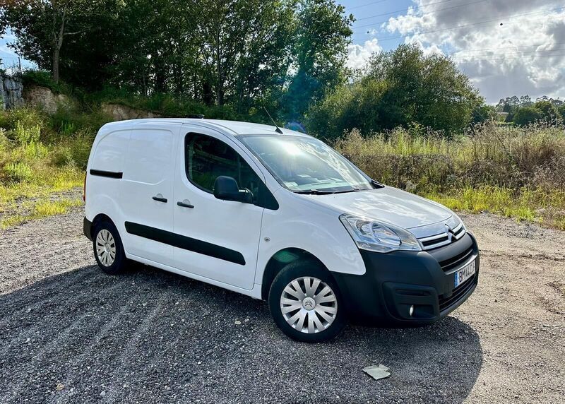 Branco Usado 2015 Citroën Berlingo Monovolume | € 9.990 (Preço justo) - Imagem 1/4