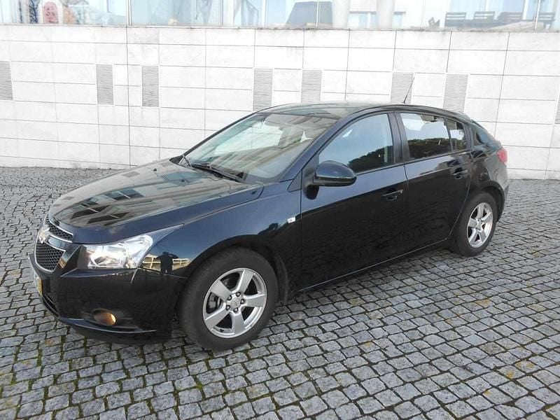 Preto Usado 2012 Chevrolet Cruze Citadino | € 7.650 (Preço justo) - Imagem 1/4