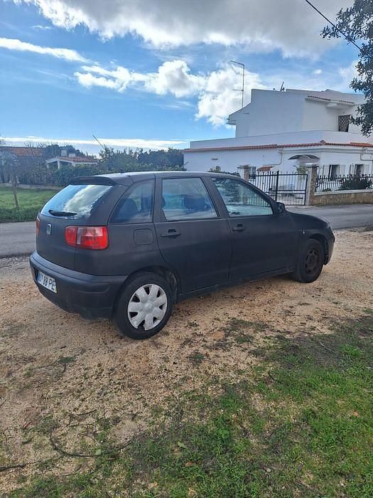 Usado Seat Ibiza 60 HP (44 kW) 2000 Sedan