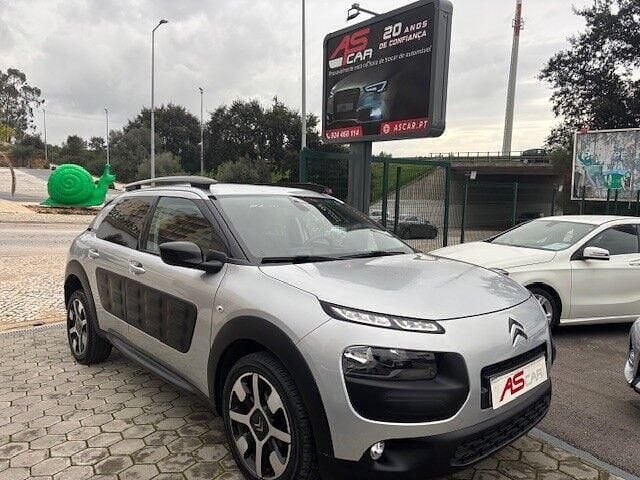 Cinza Usado 2017 Citroën C4 Feel SUV | € 13.490 (Preço justo) - Imagem 1/4