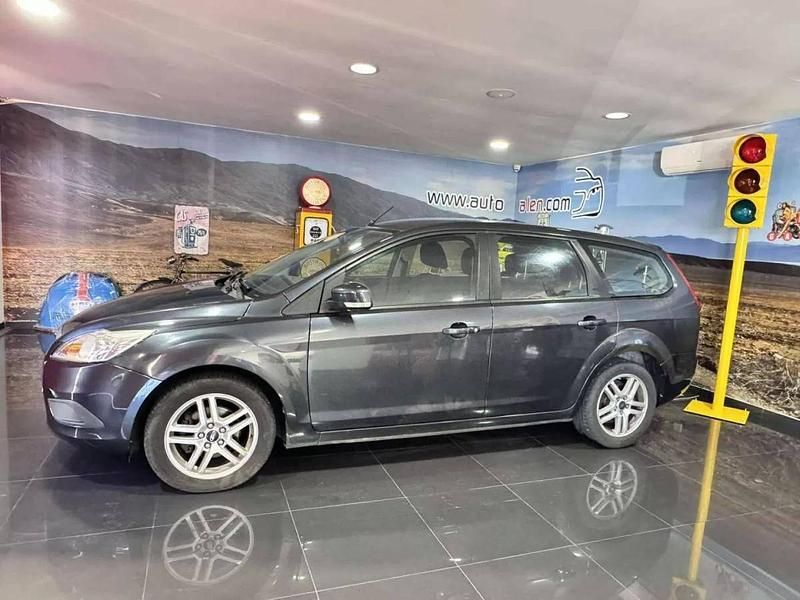 Cinza Usado 2008 Ford Focus Trend Carrinha | € 5.990 (Caro) - Imagem 1/4