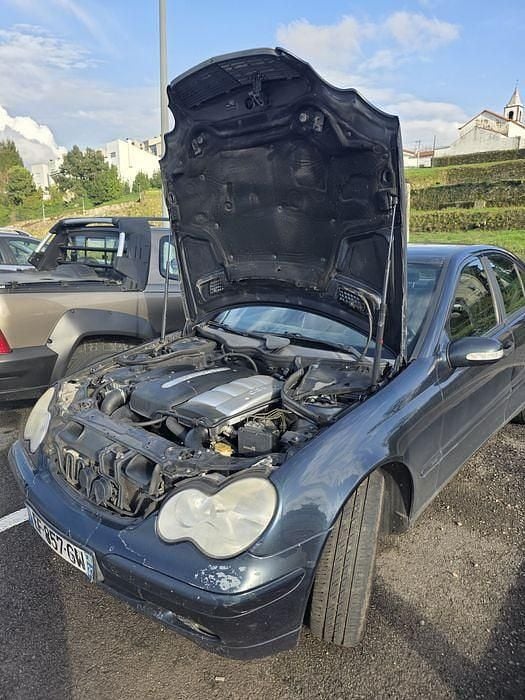 Usado Mercedes C200 122 HP (89 kW) 2003 Sedan
