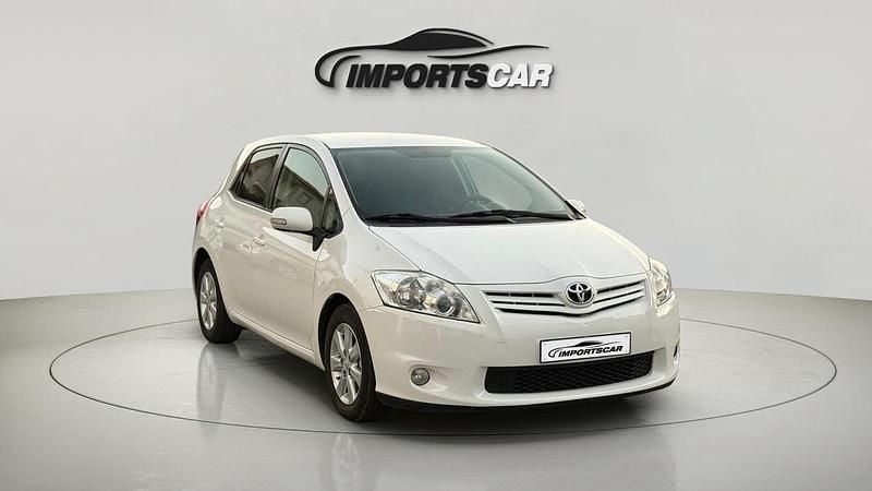 Branco Usado 2011 Toyota Auris Comfort Citadino | € 9.999 (Preço justo) - Imagem 1/4