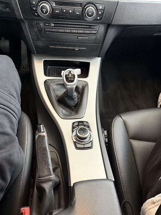 Usado BMW 318 143 HP (105 kW) 2009 Sedan