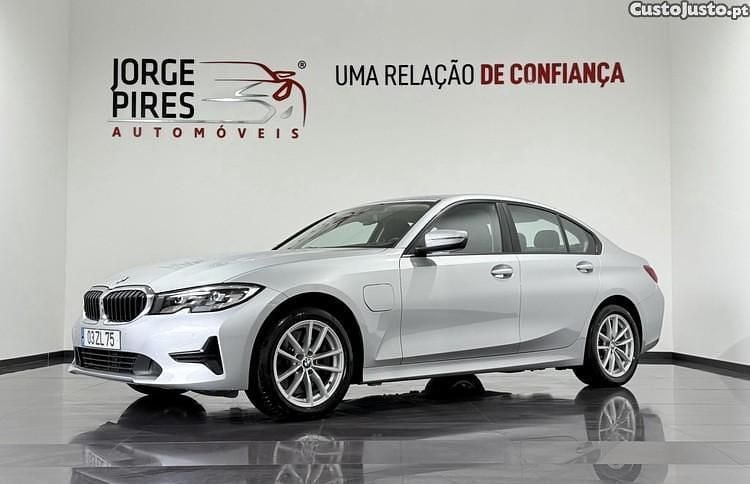 Cinza Usado 2019 BMW 330e Sedan | € 27.990 (Bom preço) - Imagem 1/1