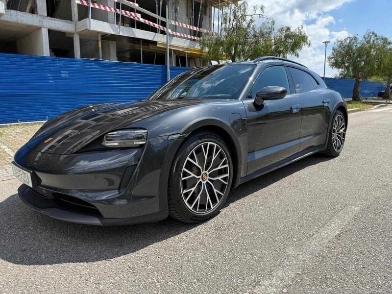 Cinzento Usado 2022 Porsche Taycan Sedan | € 73.990 (Caro) - Imagem 1/4