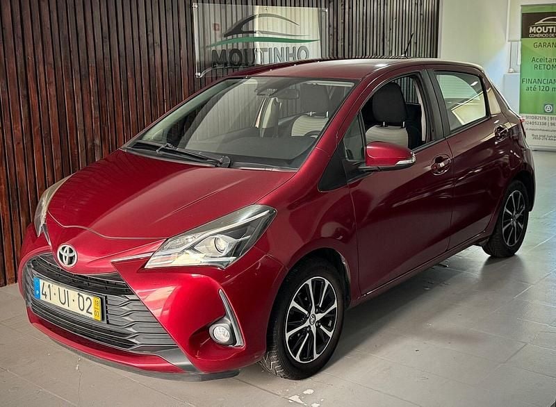 Vermelho Usado 2018 Toyota Yaris Active Citadino | € 11.650 (Preço justo) - Imagem 1/4