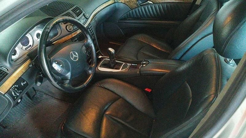 Usado Mercedes E220 150 HP (110 kW) 2004 Sedan