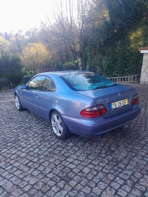 Usado Mercedes CLK230 Avantgarde 193 HP (141 kW) 1997 Azul Coupé
