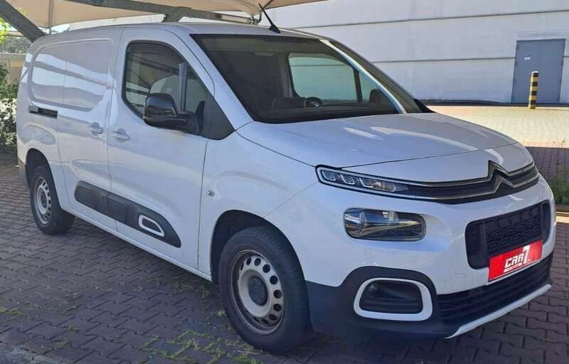 Branco Usado 2021 Citroën Berlingo Live Monovolume | € 18.500 (Caro) - Imagem 1/4