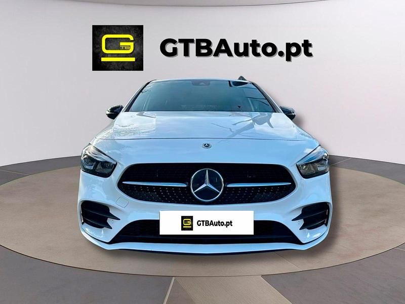Branco Usado 2021 Mercedes B250 AMG line Monovolume | € 28.999 - Imagem 1/4