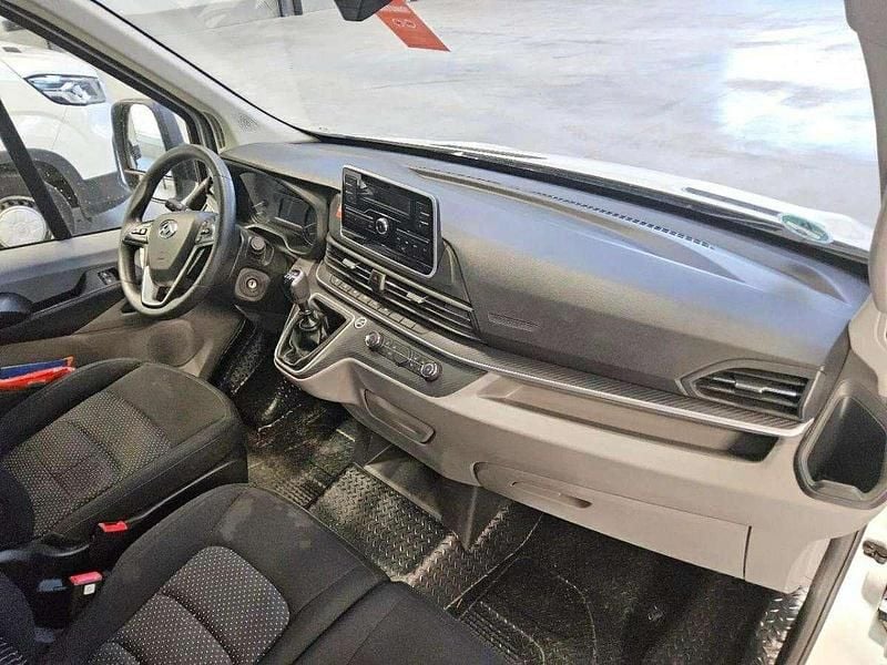 Usado Maxus V90 150 HP (110 kW) 2024 Branco Van