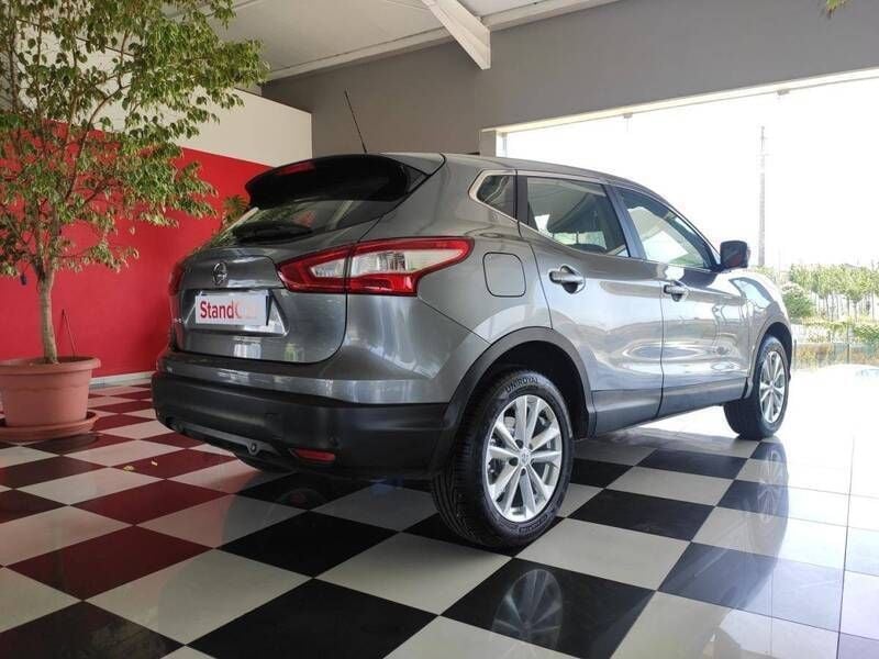 Cinzento Usado 2017 Nissan Qashqai SUV | € 16.950 (Preço justo) - Imagem 1/4