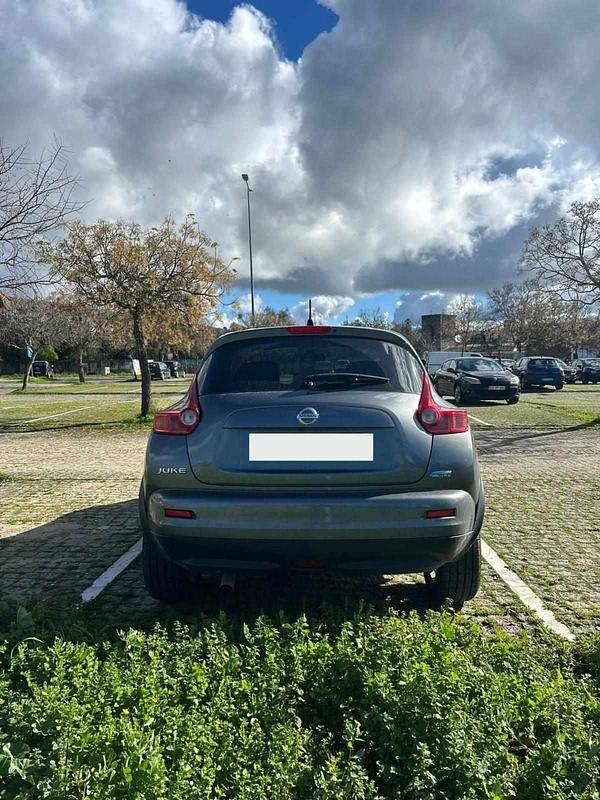 Usado Nissan Juke 110 HP (80 kW) 2011 Cinzento SUV