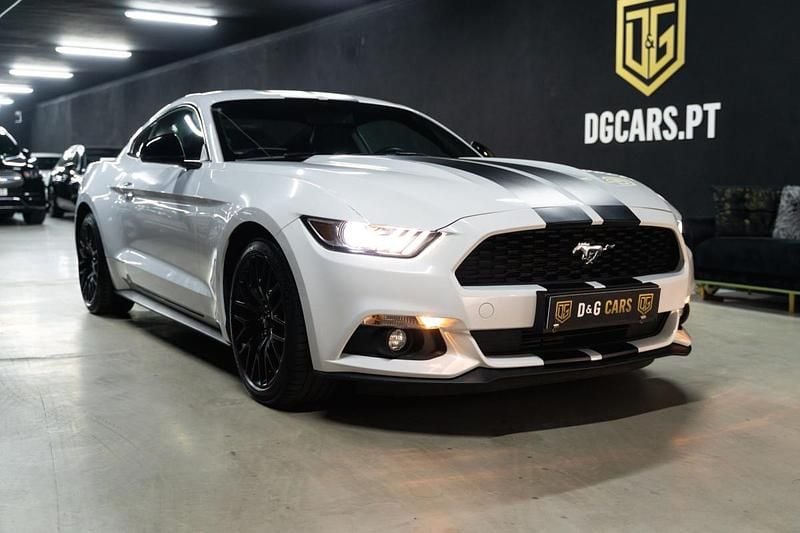 Branco Usado 2016 Ford Mustang Coupé | € 36.800 (Preço justo) - Imagem 1/4
