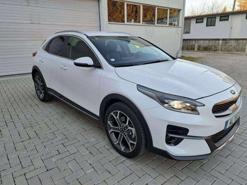 Usado Kia XCeed 136 HP (100 kW) 2021 Branco SUV