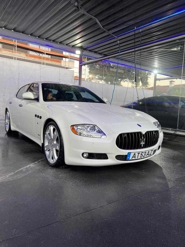 Branco Usado 2009 Maserati Quattroporte Sedan | € 69.999 - Imagem 1/4