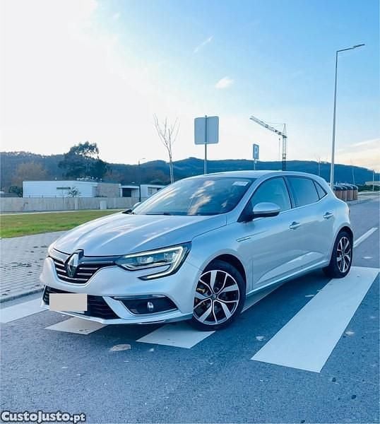 Cinza Usado 2016 Renault Mégane III Intens Citadino | € 13.400 (Caro) - Imagem 1/1