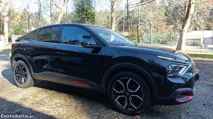 Preto Usado 2022 Citroën e-C4 Shine Sedan | € 18.450 (Preço justo) - Imagem 1/1