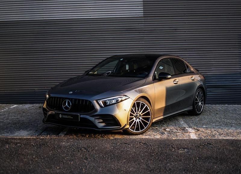 Usado 2020 Mercedes A180 AMG line Sedan | € 33.450 (Caro) - Imagem 1/4