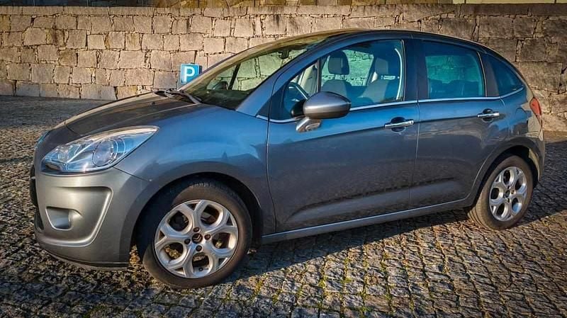 Usado Citroën C3 73 HP (53 kW) 2011 Cinzento Citadino