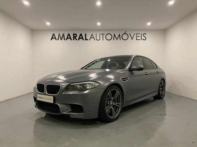 Cinza Usado 2011 BMW M5 Sedan | € 59.950 - Imagem 1/4