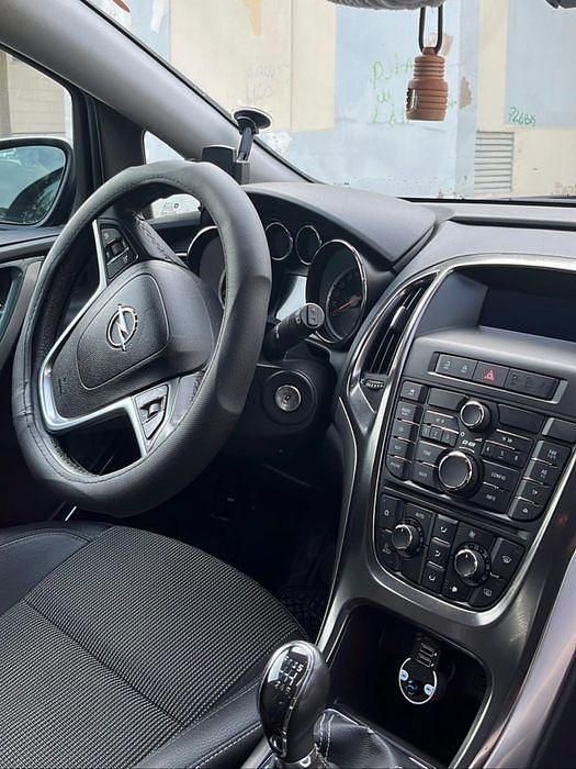 Usado Opel Astra 125 HP (91 kW) 2010 Sedan