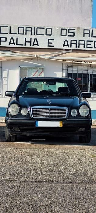 Usado 1998 Mercedes E220 Sedan | € 2.500 (Preço justo) - Imagem 1/4