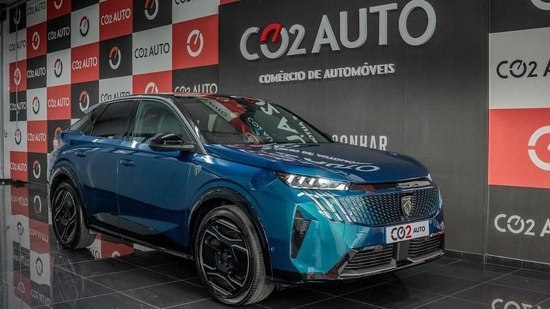 Azul Usado 2024 Peugeot e-3008 GT SUV | € 38.900 (Super Preço) - Imagem 1/4